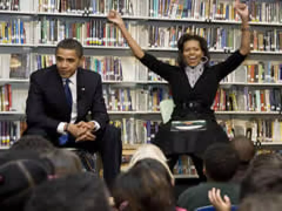 Obama y su esposa Michelle acudieron el martes a una escuela en Washington. (Foto: Reuters)