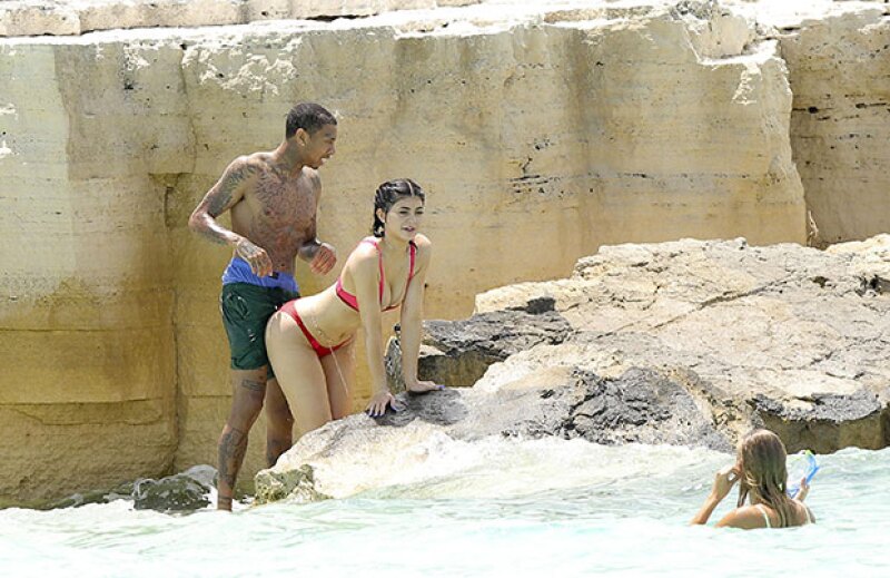 Kylie Jenner y Tyga fueron captados en atrevidos acercamientos.