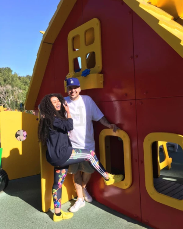 Rob Kardashian y Blac Chyna en Legoland.