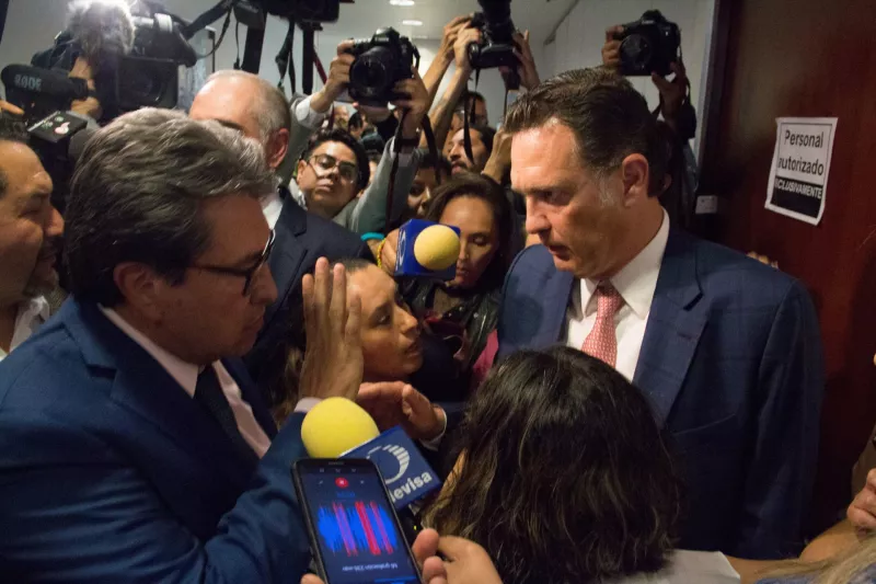 El grupo parlamentario del PAN, encabezado por Mauricio Kuri, acusó a la bancada de Morena encabezada por Ricardo Monreal de haber colocado micrófonos en sus oficinas