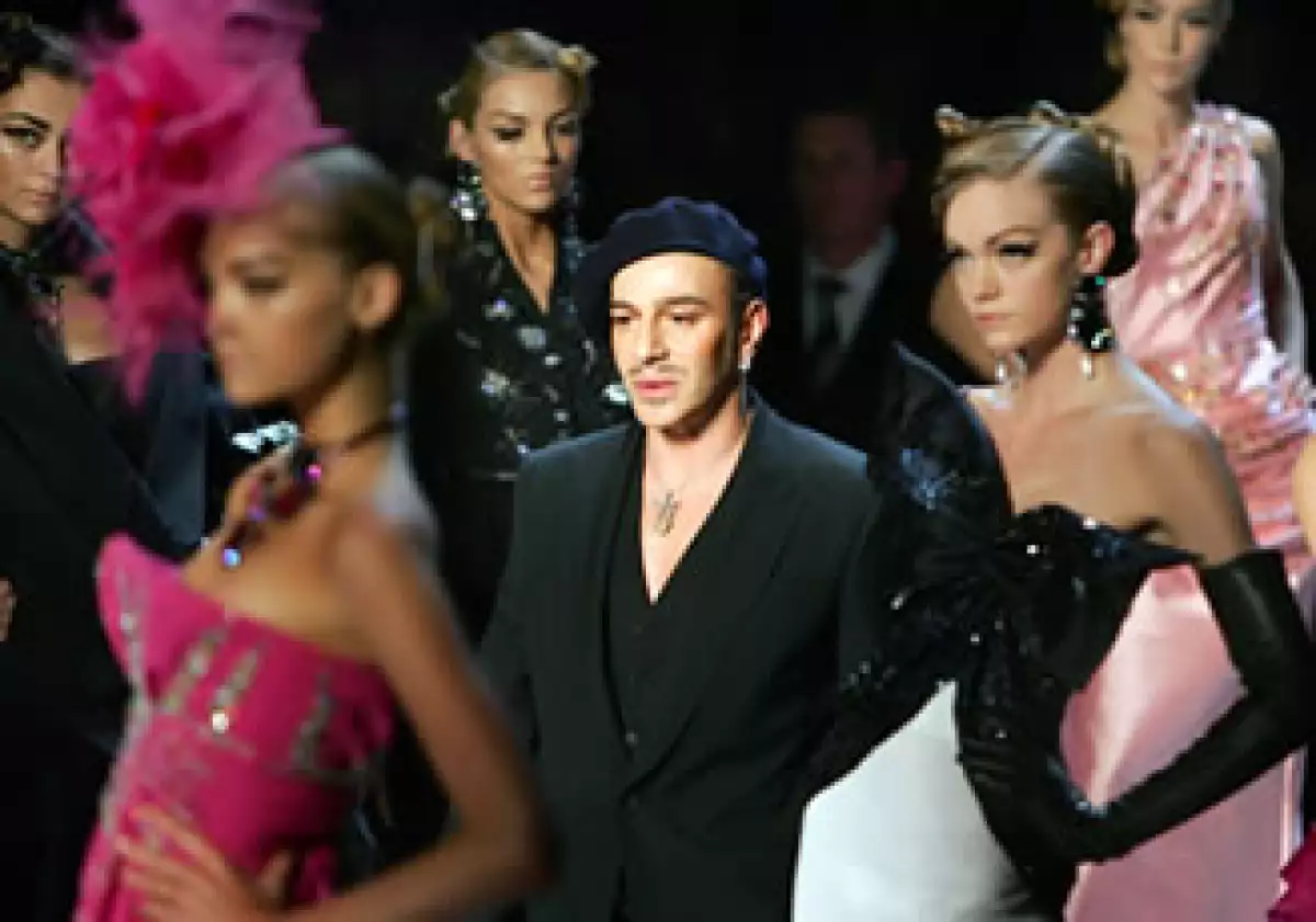 Galliano trabajaba con la casa Dior desde 1996. (Foto: AP)