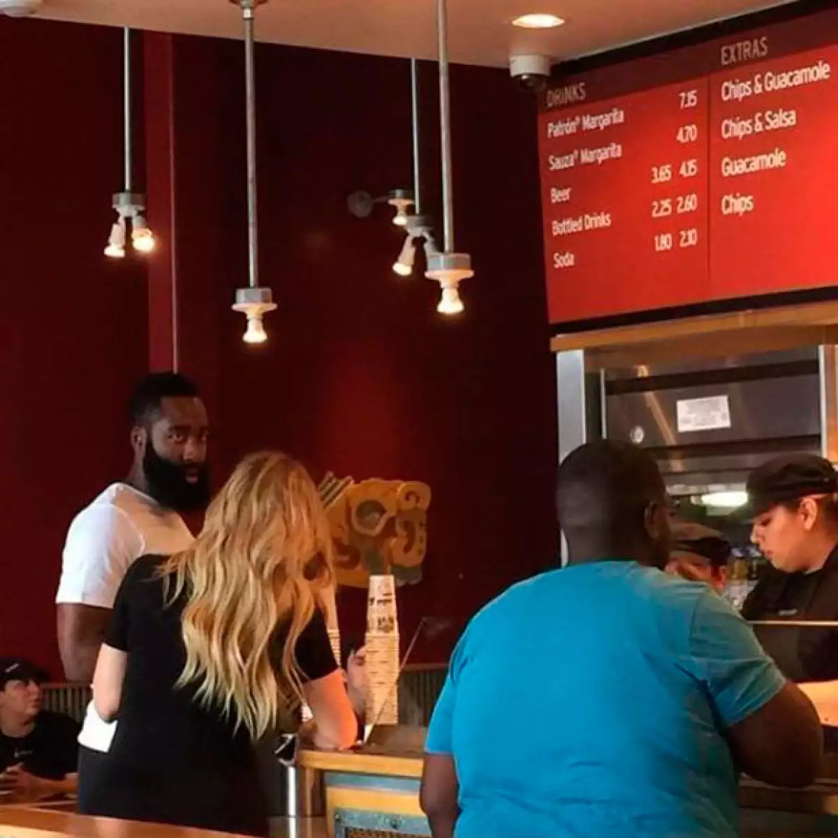 Testigos difundieron imágenes de la pareja en redes sociales.