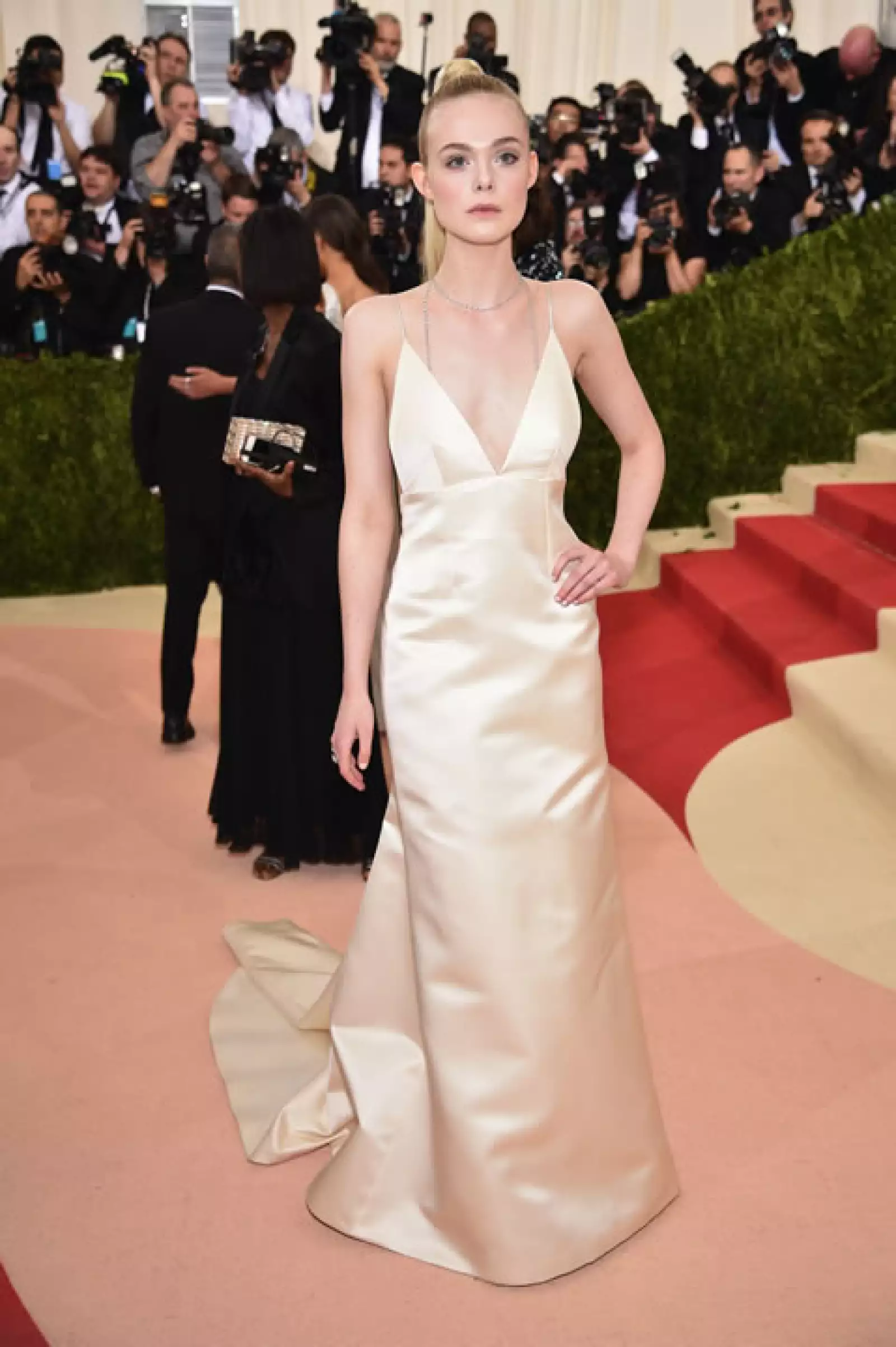 Elle Fanning en Thakoon.