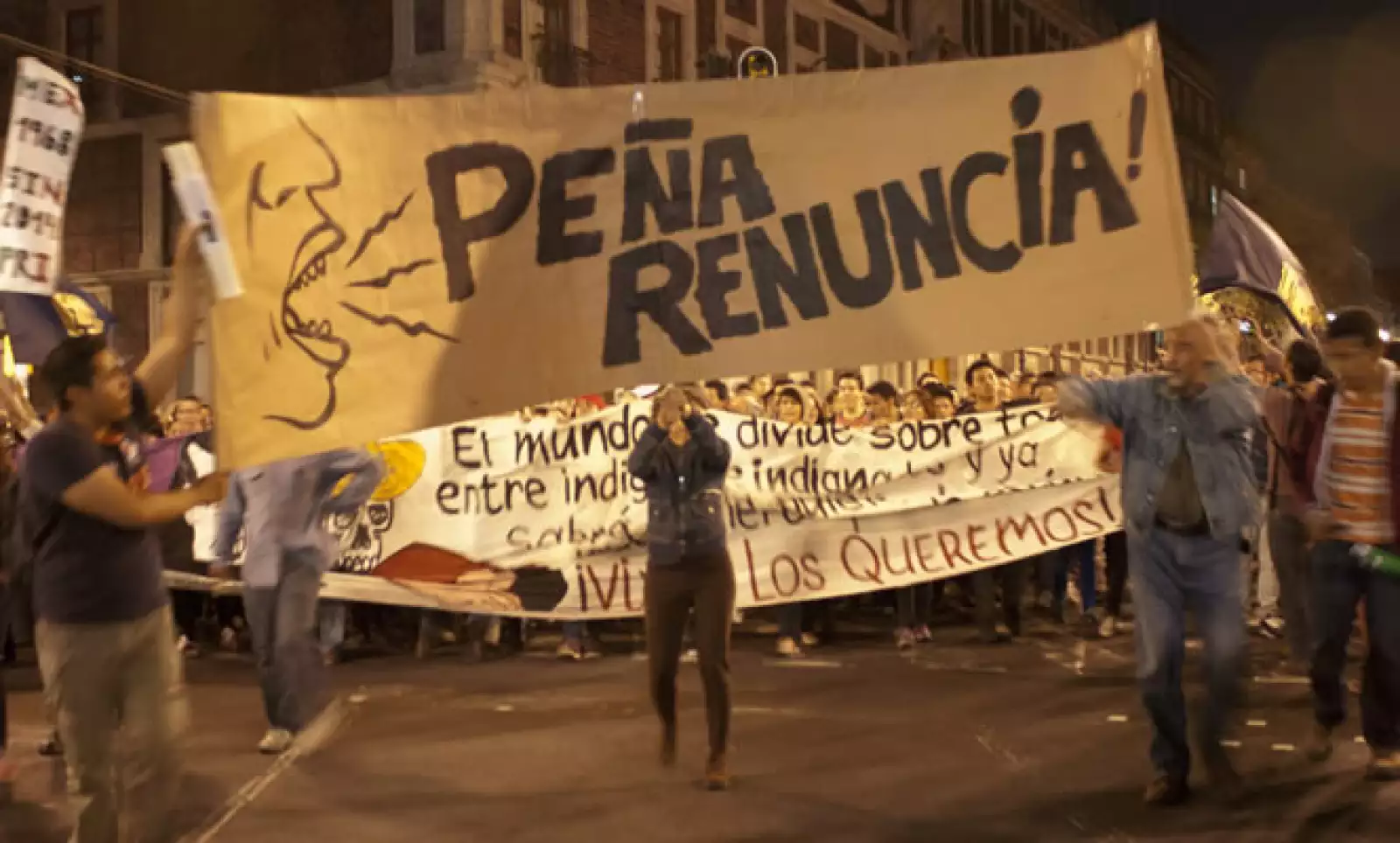 La manifestación recorrió varias calles y avenidas, como Paseo de la Reforma y 5 de Mayo, hasta llegar al Zócalo.