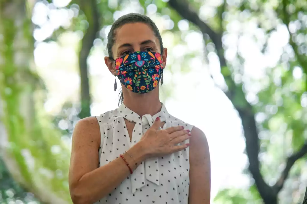 Claudia Sheinbaum Pardo se sostiene en el naranja para el semáforo epidemiológico de la CDMX