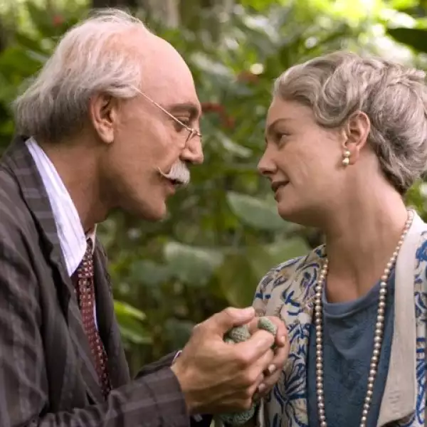 Love in the Time of Cholera, 2007. Es Florentino Ariza, protagonista de la historia escrita por Gabriel García Márquez, y en la cual está basada la cinta.