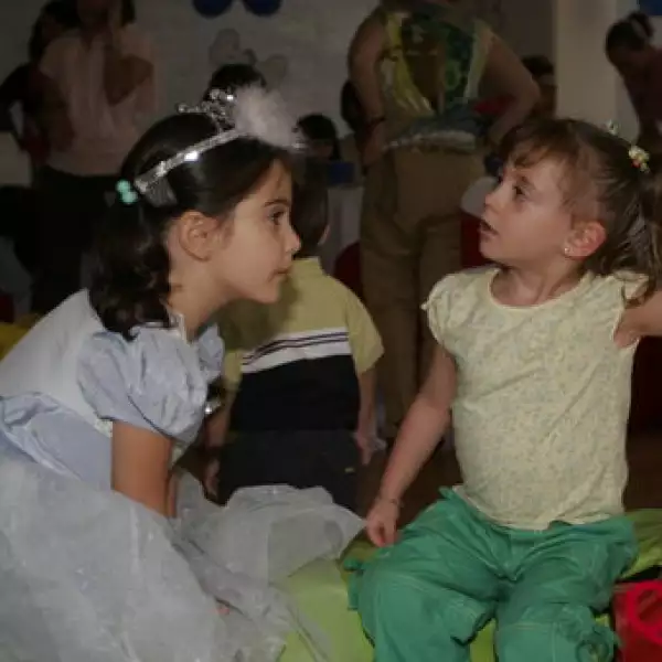 Daniela Conde, Claudia Ruíz