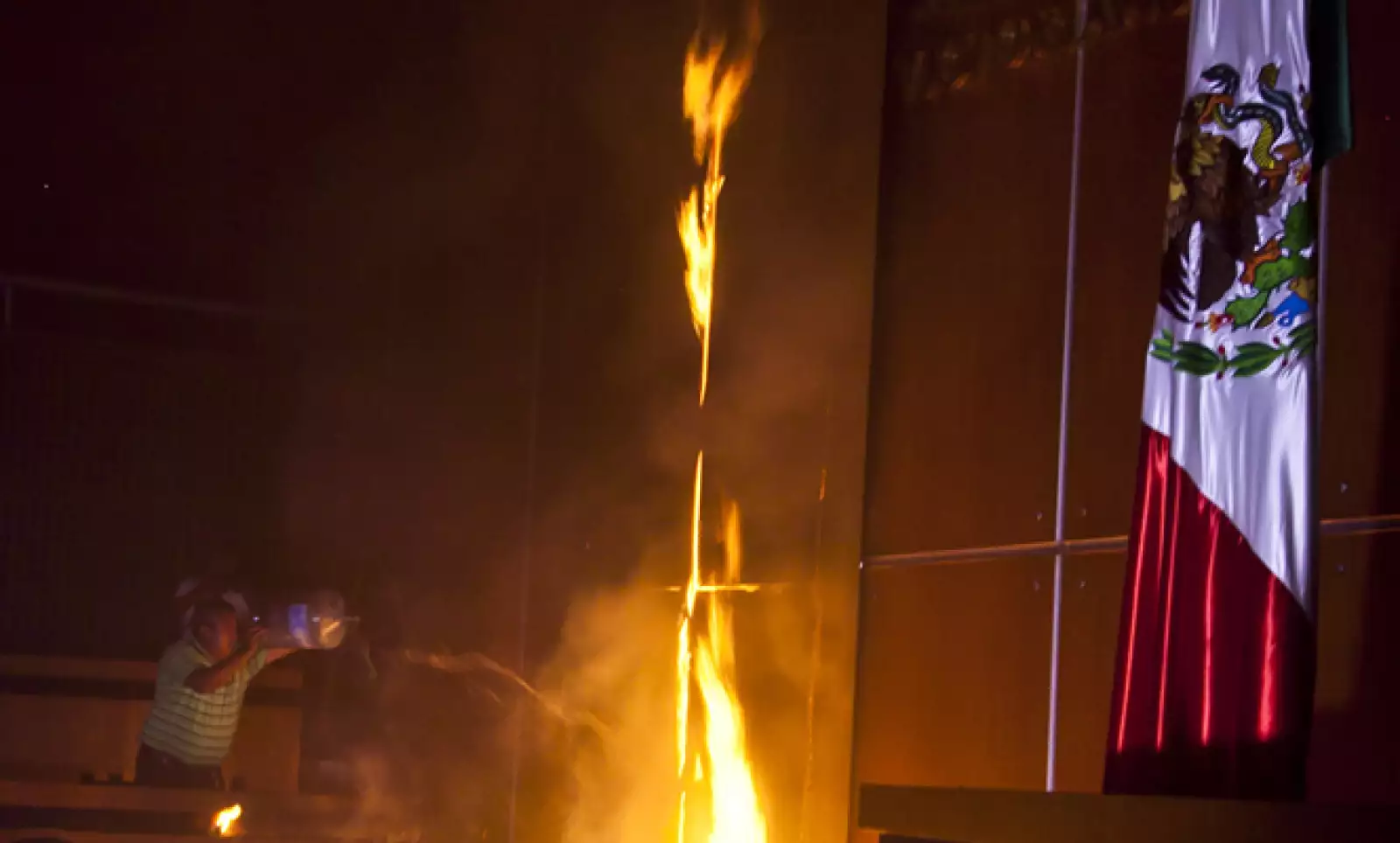 Ésta fue la tercera jornada consecutiva de protestas en el estado por el caso de los normalistas desaparecidos el 26 de septiembre en Iguala.