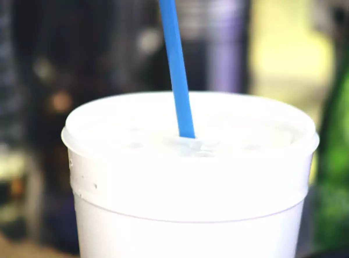 vaso con popote