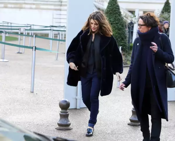 Carlota fue con amigos a la exposición de Cartier en el Grand Palais de París.