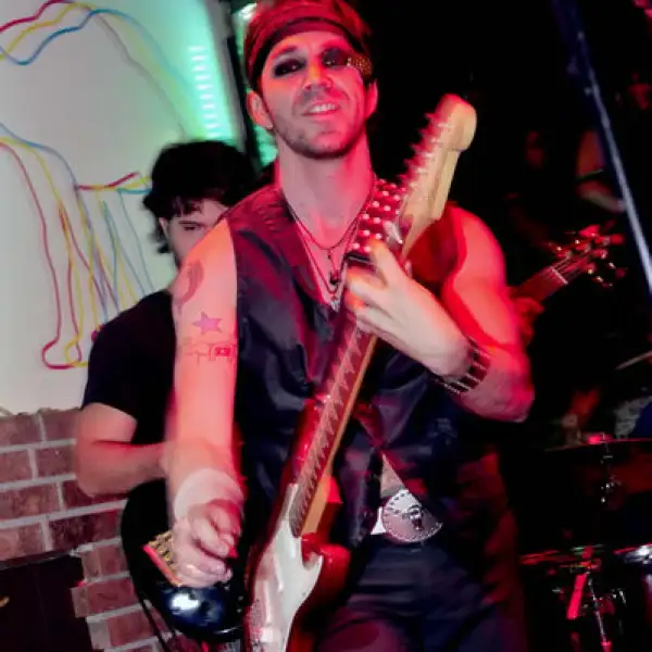 Alberto Sada presenta Tributo a Moderatto