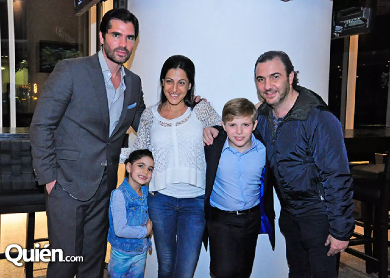 Eduardo Verástegui,Sofia Helfon,Becky Helfon,Jakob Salvati y Jack Helfon