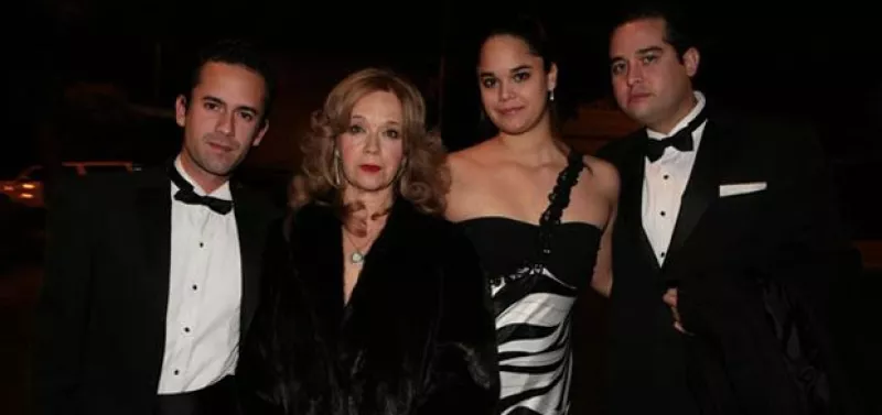 La pareja contrajo matrimonio por el civil el pasado sábado 18 de diciembre y al evento acudieron 120 personas.