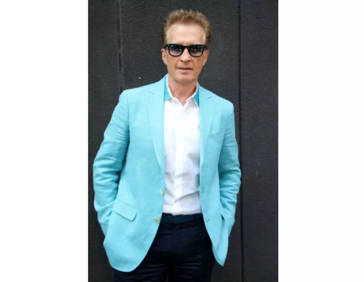 El astro del pop cumple hoy 59 años de edad acompañado de su familia y nos comparte la importancia de los días santos y con una mirada positiva hacia su país.