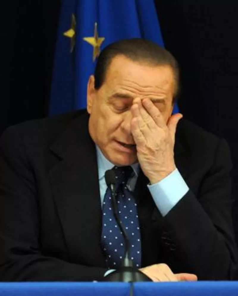 El primer ministro italiano acusó a Patrizia D’Addario, la prostituta de lujo pagada para participar en sus fiestas, de haber recibido  `un mandato muy preciso y retribuido´ para atacarlo.