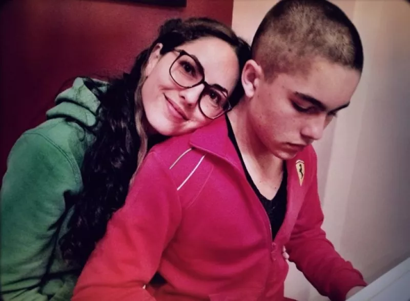 Su hijo Sergio, de 15 años, ya tiene novia y la actriz dice que no le molesta, al contrario, se describe como una mamá alivianada.