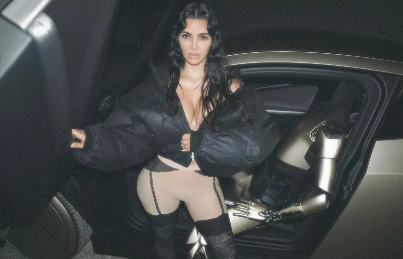 kim-kardashian-robot-tesla.jpg