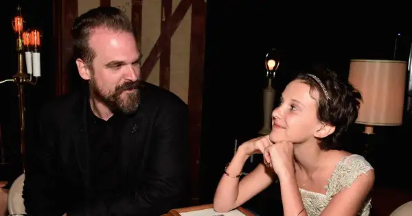 david-harbour-millie-bobby-brown.jpg