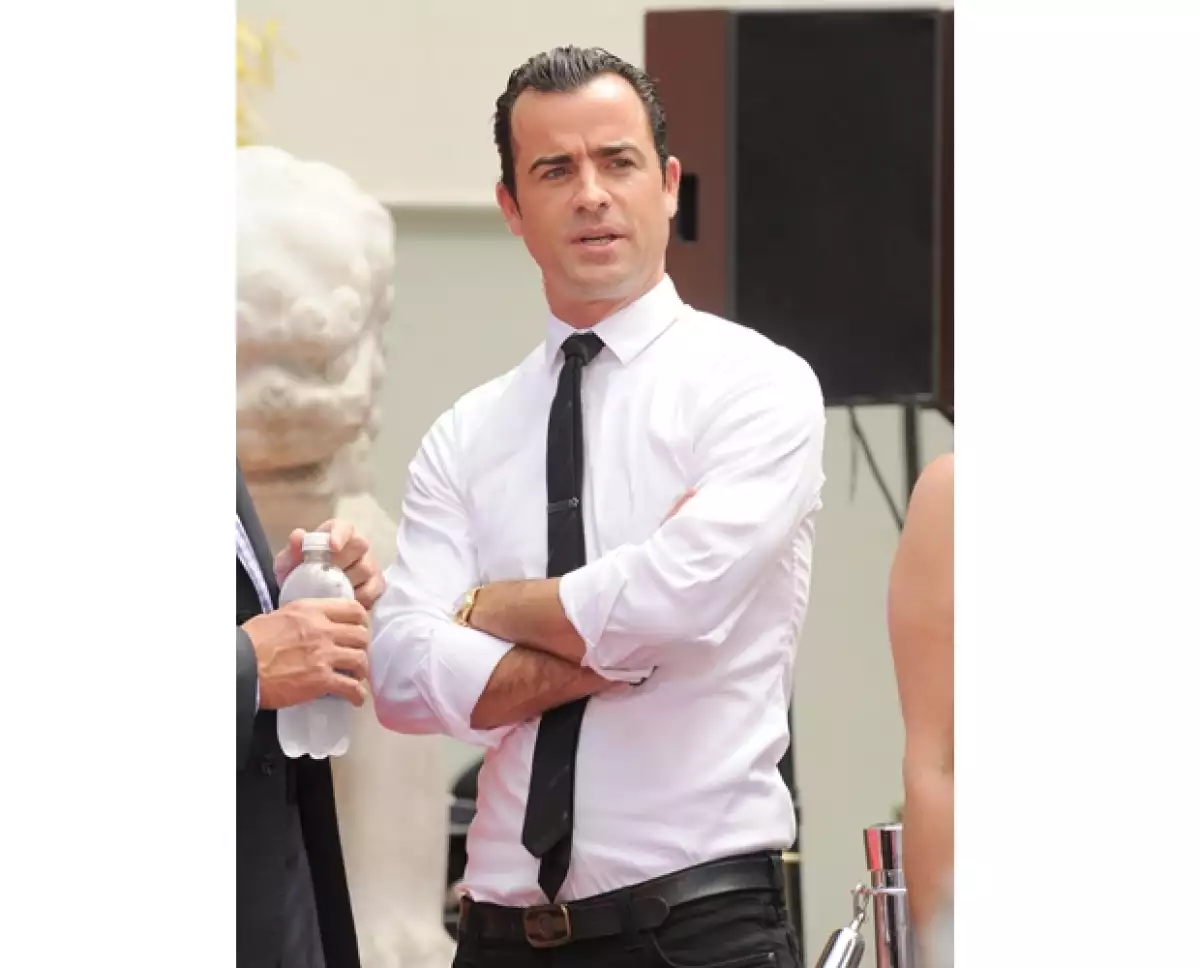 Es guionista, actor y director.