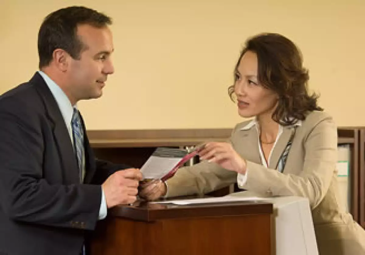 Si lo que buscas es fortalecer la imagen de tu empresa, resulta insuficiente explicarles a tus trabajadores sólo al momento de su ingreso, los beneficios de las prestaciones. (Foto: Jupiter Images)