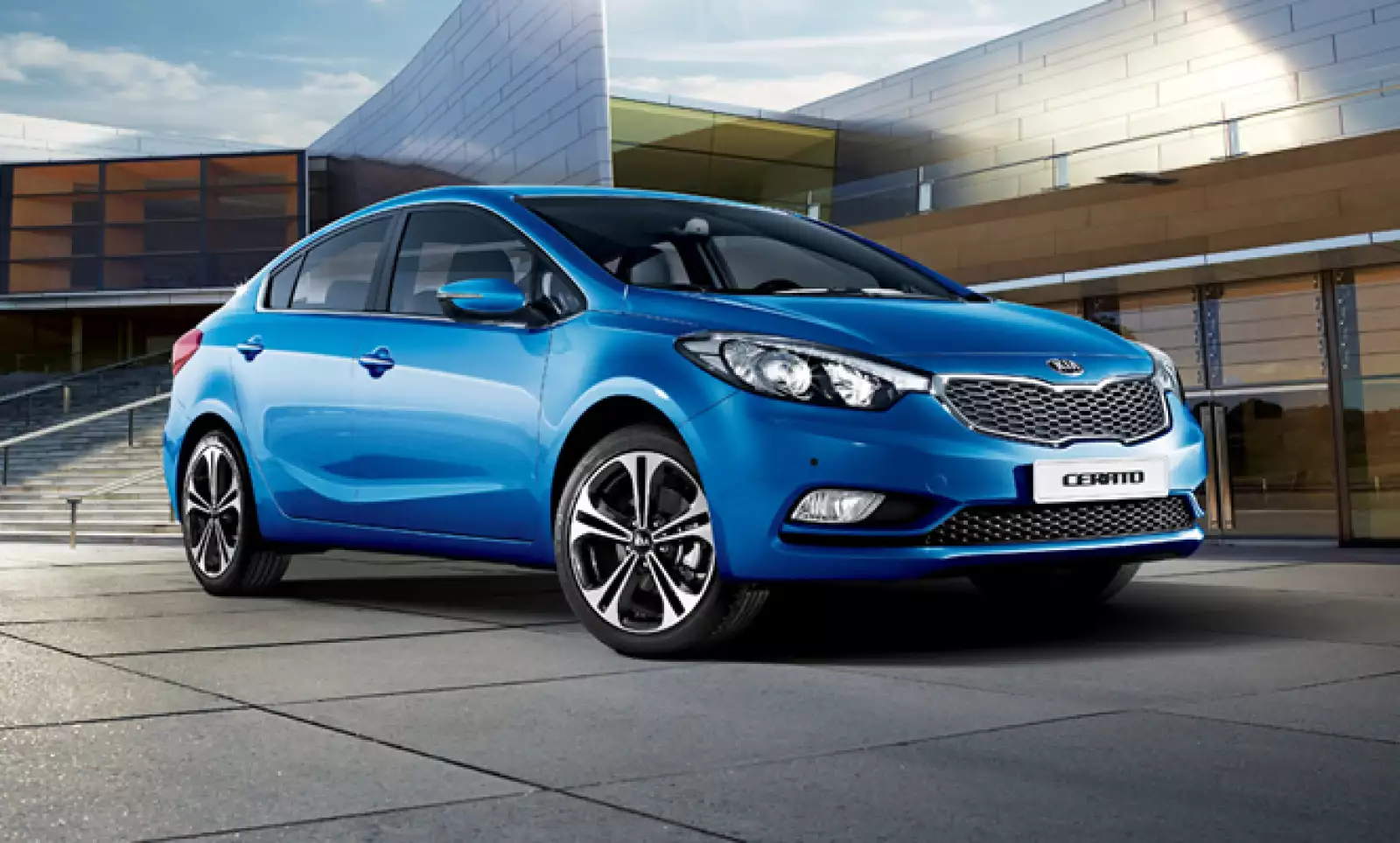 El Cerato Forte es un compacto combina innovación, excelente funcionamiento técnico y un estilo excepcional en un solo auto, indica Kia, que invertira´1,000 mdd en la planta en el Municipio de Pesquerías, Nuevo León.