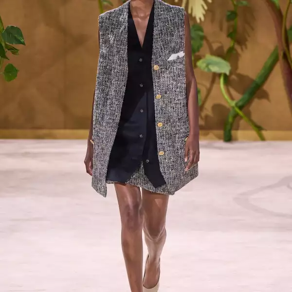 Chanel HC F26 039.jpg