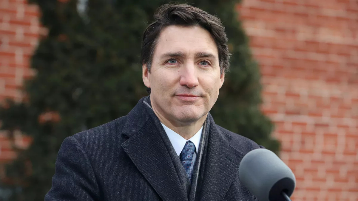 El primer ministro de Canadá, Justin Trudeau, habla con los periodistas, anunciando que tiene la intención de renunciar como líder del Partido Liberal, pero permanecerá en su puesto hasta que se haya elegido un reemplazo, desde su residencia de Rideau Cottage en Ottawa, Ontario, Canadá, el 6 de enero de 2025.