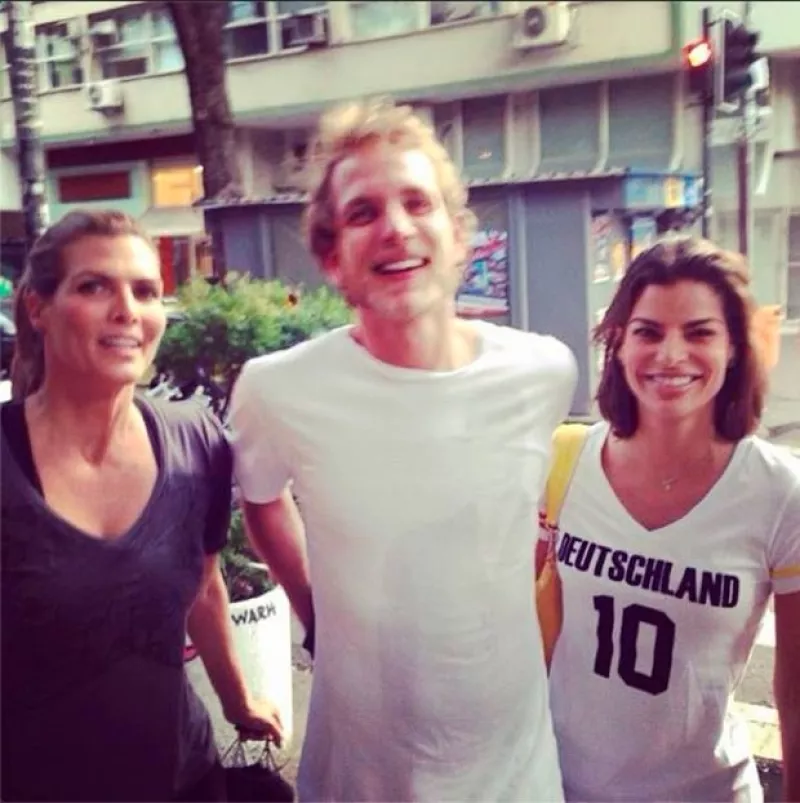Las empresaria compartieron a través de Instagram su encuentro con el atractivo hijo de Carolina de Mónaco en Ipanema.