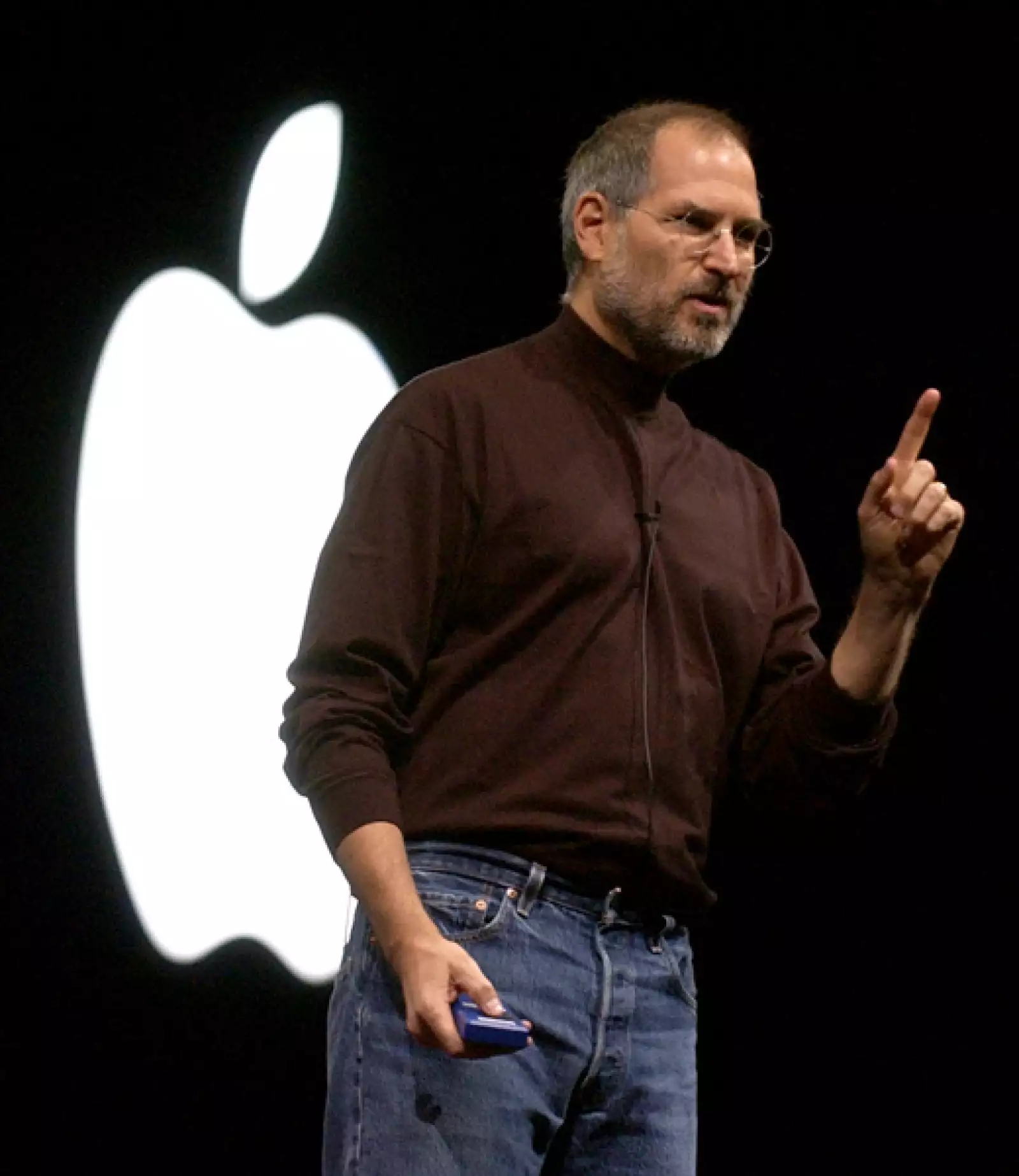 <B>2003.</B> El fundador de Apple se ve robusto y enérgico en el evento Macworld Conference donde cada año muestra los lanzamientos de la marca.