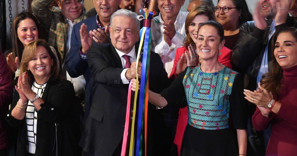 AMLO entrega el bastón de mando a Claudia Sheinbaum