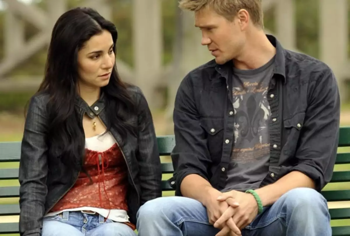 Martha Higareda actúa con Chad Michael Murray.