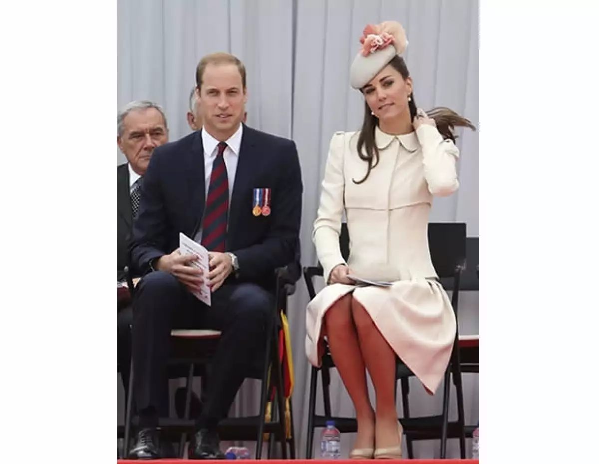 Kate Middleton no pudo haber lucido mejor mientras acompañó a su esposo el príncipe Guillermo a Bélgica. Aquí los detalles de su femenino y pulido look.