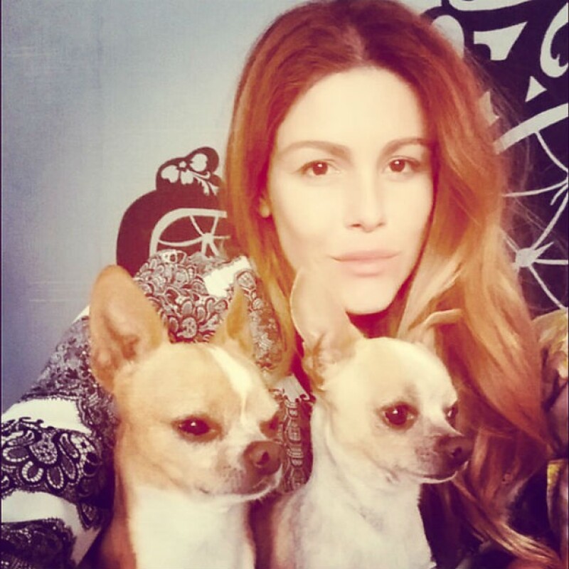 Hora de una selfie. Michelle Torres con Ken y Dalí.