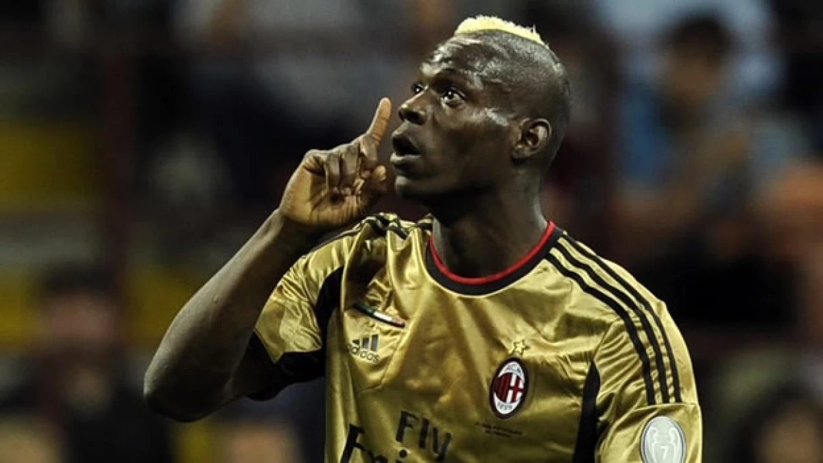 Mario Balotelli recibe insultos racistas
