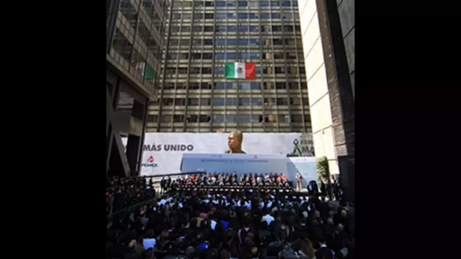 Homenaje rescatistas Pemex