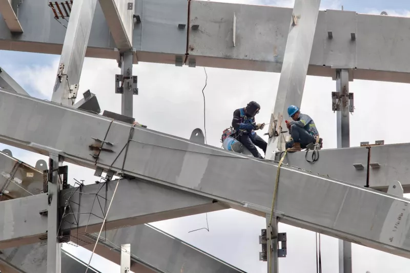 Acero hecho en México: La nueva regla para proyectos públicos que frena el avance de China en el país