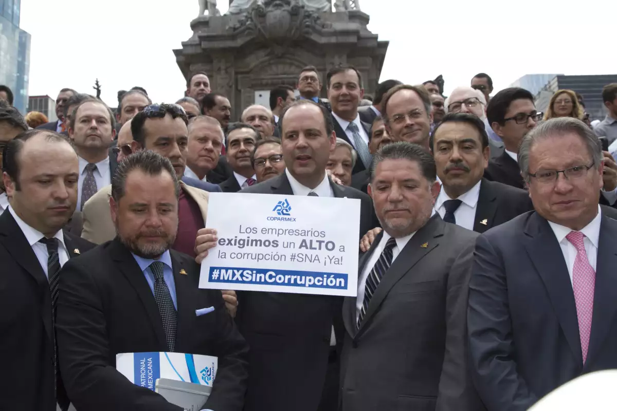 El sindicato patronal protestó este jueves en el Ángel de la Independencia al argumentar que no se respetó el espíritu original de la iniciativa ciudadana.