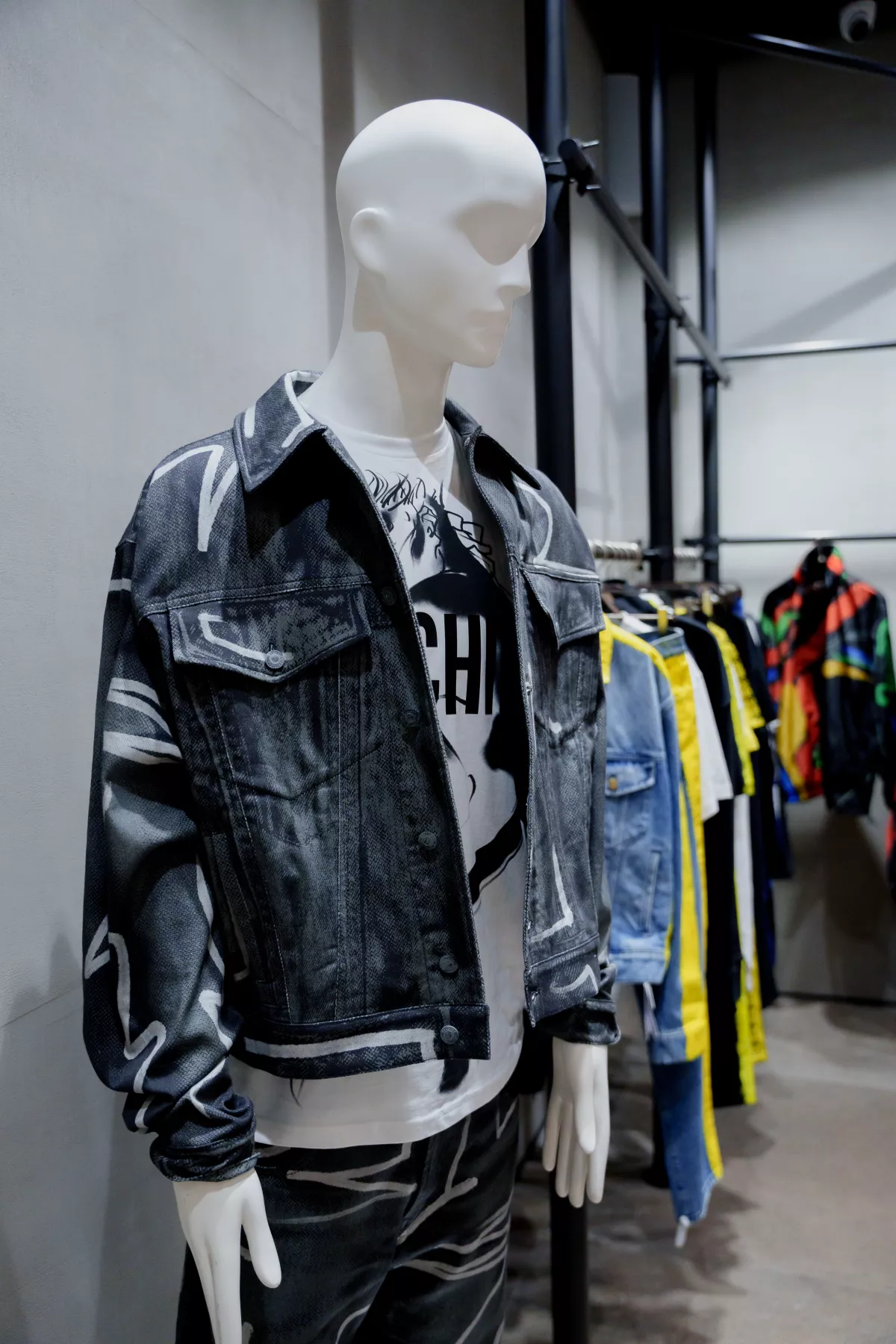 Moschino x Louder07.jpg