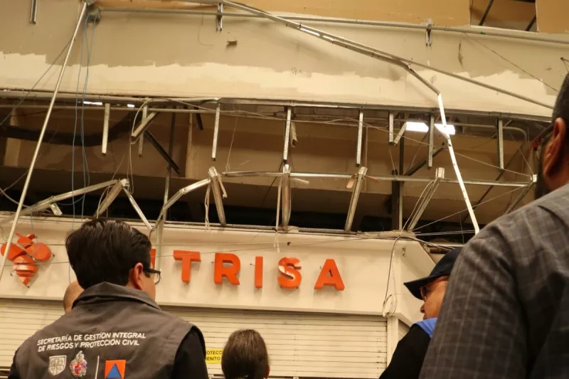 Caída de plafón de Chedraui en Pabellón del Valle deja tres lesionados