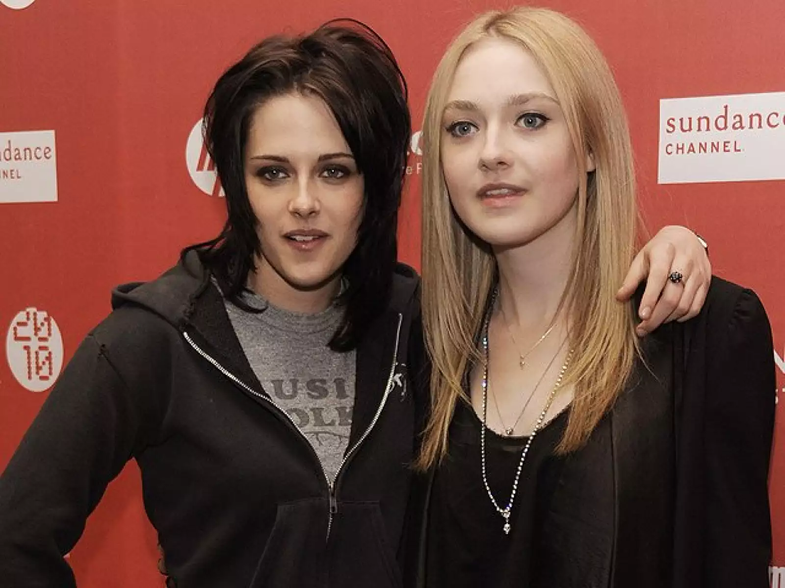 Con Dakota Fanning, con quien compartió créditos en `The Runaways´.