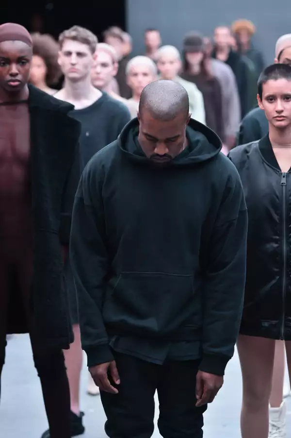 Kanye durante la muestra de su más reciente colección de ropa en el New York Fashion Week.