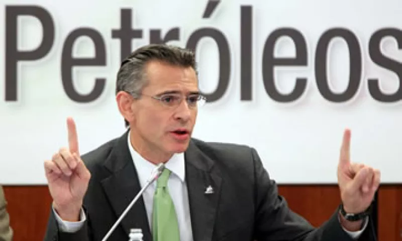 El director de Pmex defendió la decisión de no haber informado la transacción al consejo de Pemex. (Foto: Notimex)