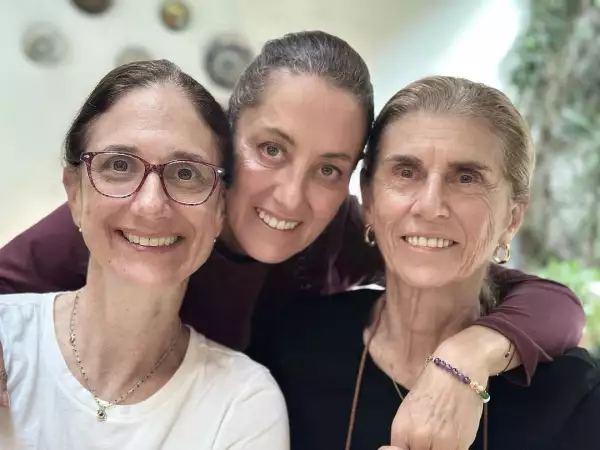 Claudia Sheinbaum con su mamá y su hermana