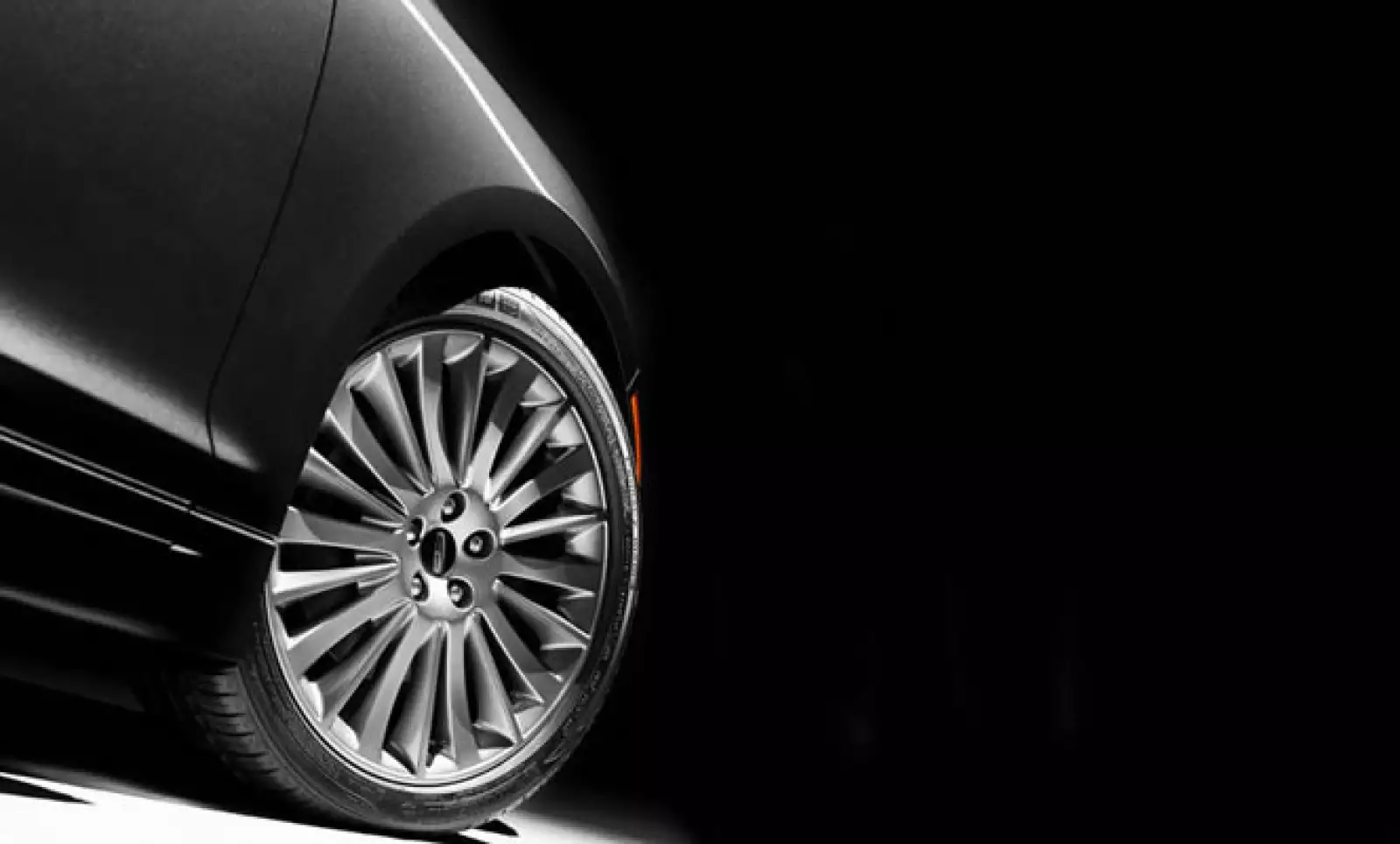 El actualizado MyLincoln Touch del MKZ reconoce más comandos de voz y su respuesta ha sido simplificada para poder hablar de forma más natural sin tener que seguir instrucciones preestablecidas.