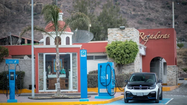 Estación de carga Parador La Hacienda, Santa María del Río, San Luis Potosí..jpg