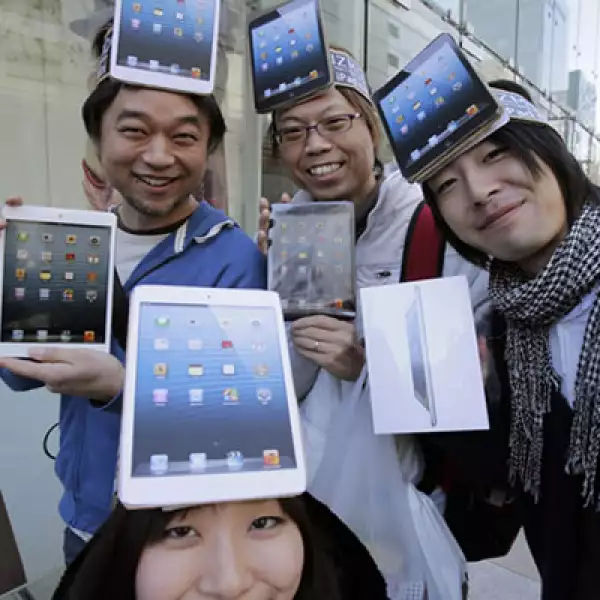 La nueva versión de la tableta de Apple salió a la venta con un precio superior a los de sus rivales Google y Amazon.