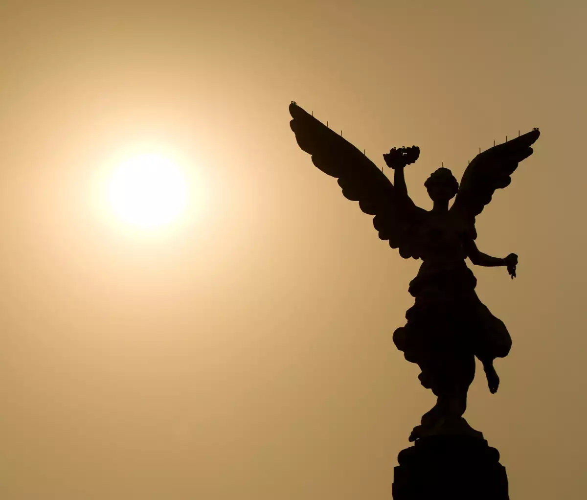 El FMI baja a 2.6% su estimado de crecimiento para México en 2017.