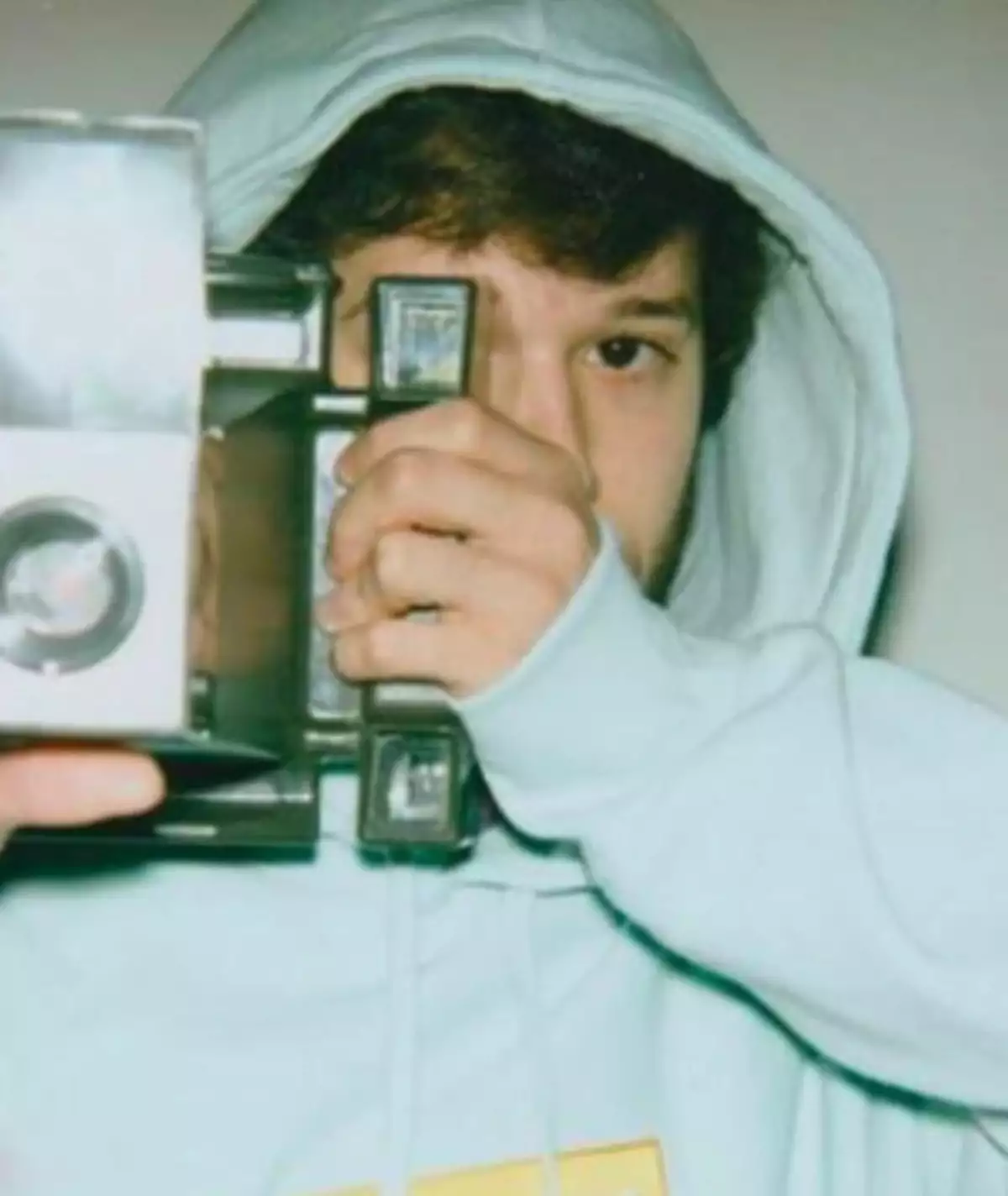 Stillz, nombre artístico de Matías Vásquez, es un realizador, fotógrafo y cineasta de origen colombiano. 