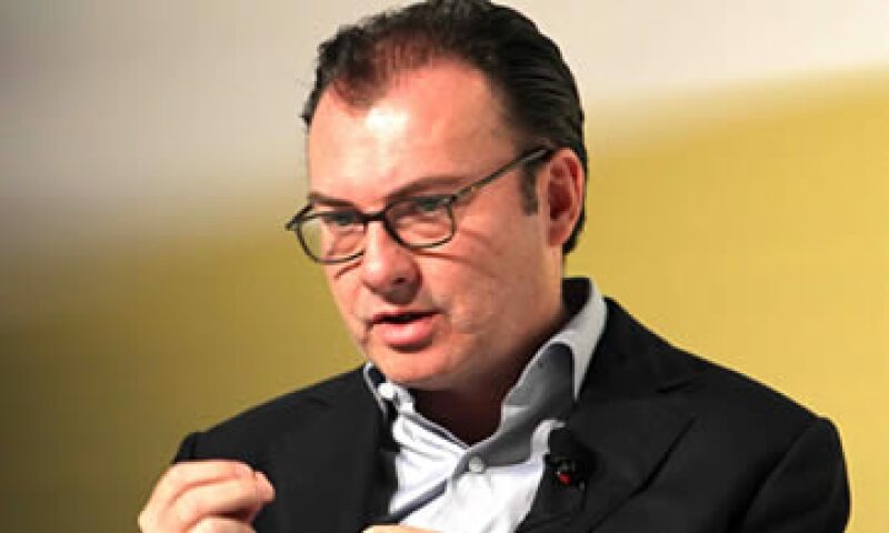 El secretario Luis Videgaray dijo que la caída del peso está relacionada con una baja en los precios del crudo. (Foto: Notimex )