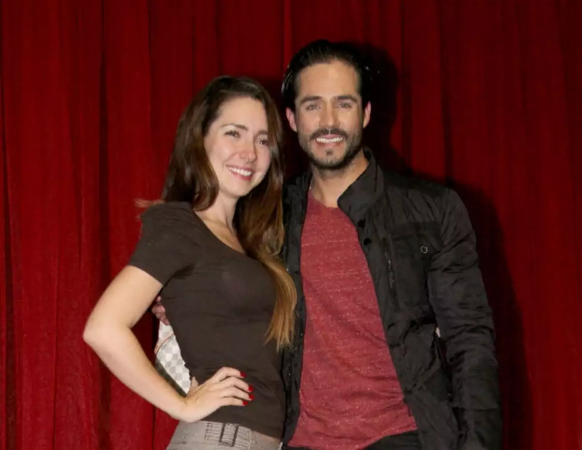 El actor fue entrevistado por el programa "Hoy" y aseguró que quiere mucho a su ex novia, por lo que le mandó un lindo mensaje por su próxima maternidad.